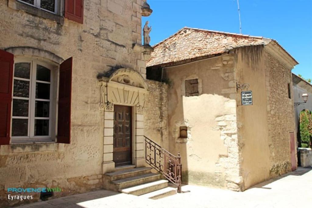 Charmant Appartement 3 Chambres Et Terrasse Eyragues Exterior photo
