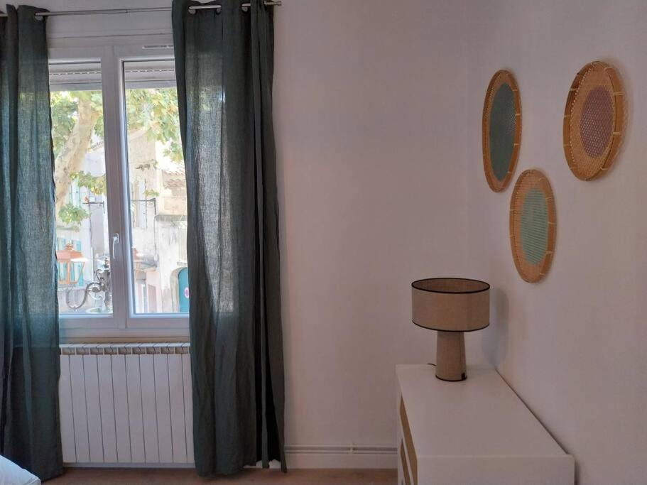 Charmant Appartement 3 Chambres Et Terrasse Eyragues Exterior photo