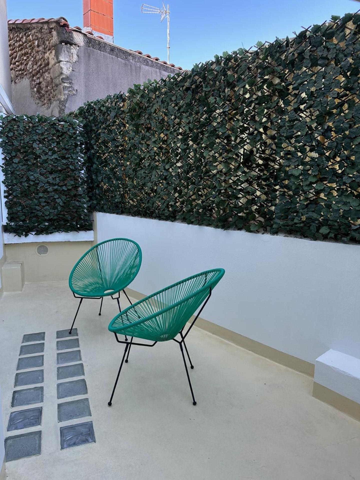 Charmant Appartement 3 Chambres Et Terrasse Eyragues Exterior photo